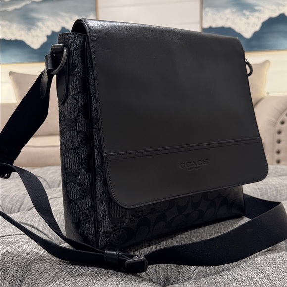 Coach Bag Signature Messenger Flap Crossbody - Picture 3 of 17
